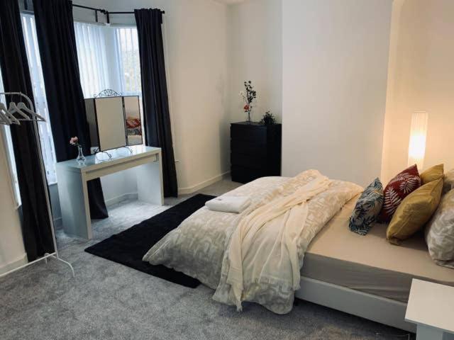 Modern & Luxurious Central Home - Free Parking Ливерпуль Экстерьер фото